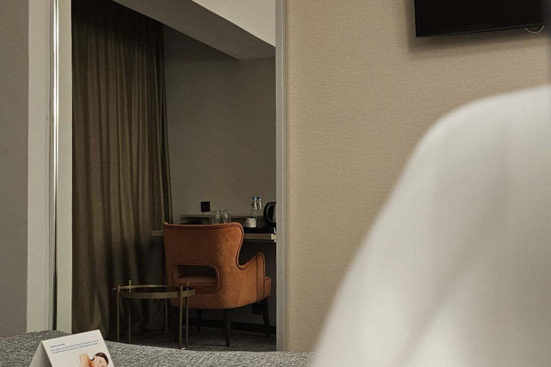 Cam cat de erotica gasesti tu ca este o camera de hotel?